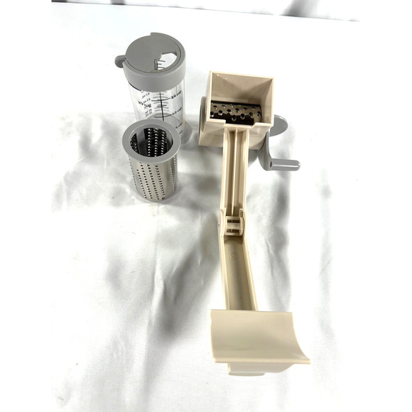 Pampered Chef Deluxe Cheese Grater Hand Crank Two Barrels Kitchen Food Prep - Picture 3 of 4